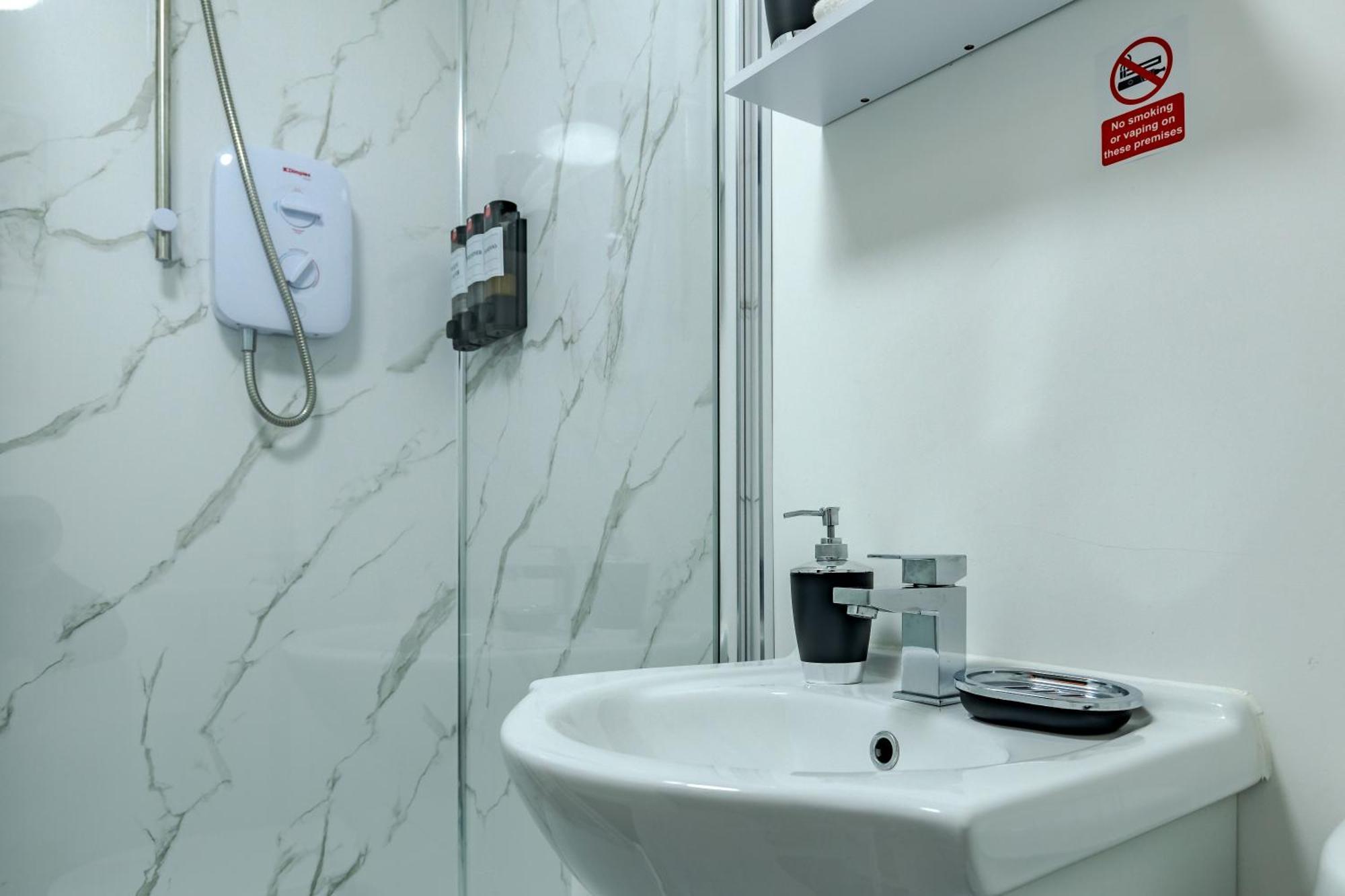Stay Hub City Centre - Self Check-In Бирмингам Стая снимка